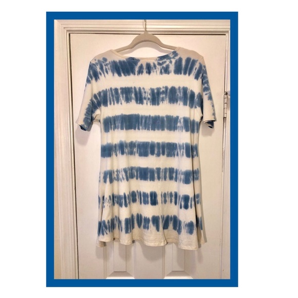 **❣️SOLD❣️**💜Sale for $12💜Lularoe Perfect Tee - Picture 2 of 7